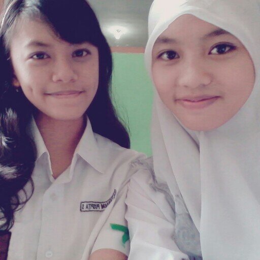 @Hasta_G | senyumin aja :)
