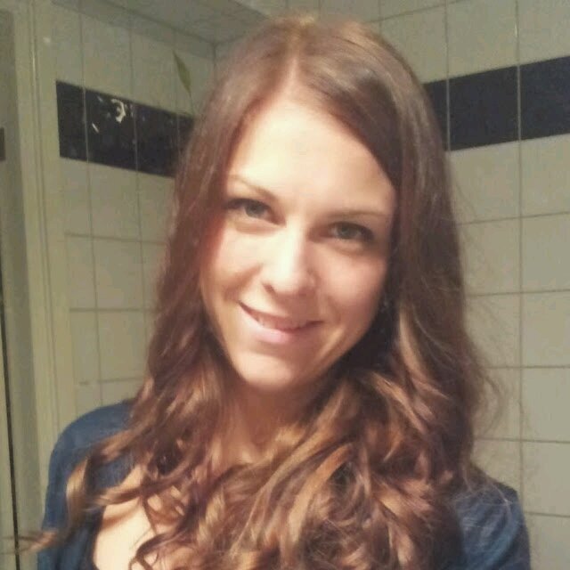 Värmlandstös i exil. Husbyggare och för tillfället trött tvåbarnsmamma. Tycker om naturen, pyssel, familjen & jogging.