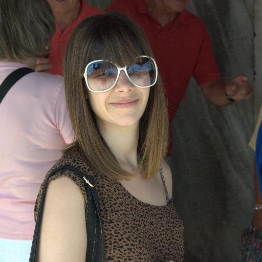 Sarda. Studentessa di Informazione,Media e Pubblicità. Vorrei diventare un pubblicitario. Amo il cinema e la fotografia.
