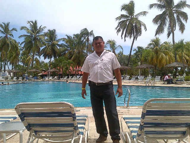 Johnnata Carrillo nacio en Santa Barbara de Zulia un 07-08-1978 Lcdo en Administracion de Empresa en UNESUR tenencia politica Chavista