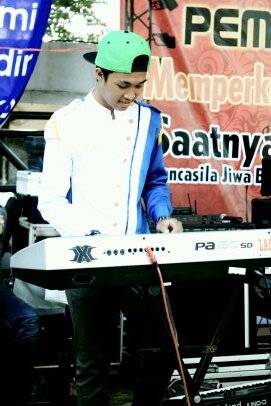 ♣ BUDAYA MUSIK DALAM POP ♣ ☃mengharmonisasikan nada nada yg ada pada saat itu dan intrument musik yg berbeda beda •☃Music jazz in Rock Progresive ♠ LASS VEGAS ♠