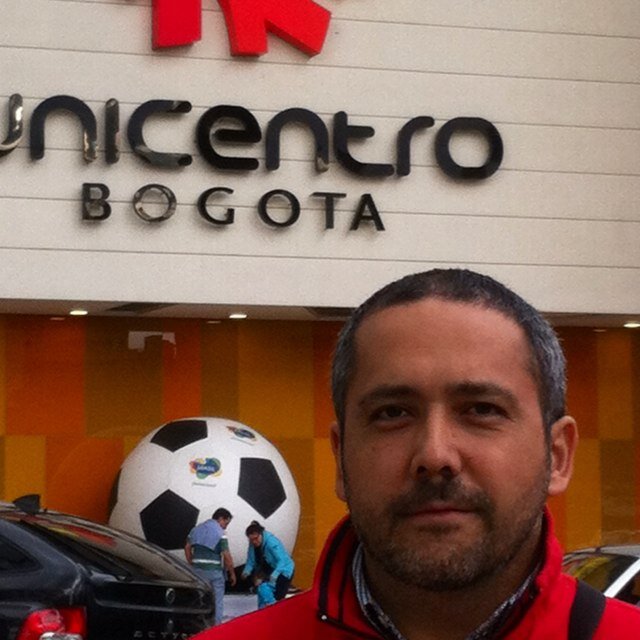Periodista, Doctor Complutense, Jefe Magíster en Comunicación Creativa UCSC, investigador, académico.