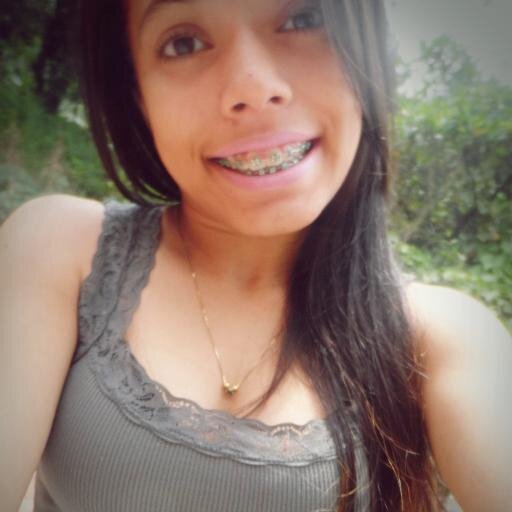 Ciumenta , Orgulhosa ,  Acima de tudo ☝  Fiillha de Deus ♥ '. Segue ? Tumblr:  http://t.co/po4hRNwS0Z 
· Facebook: https://t.co/qZYOSI5SSU