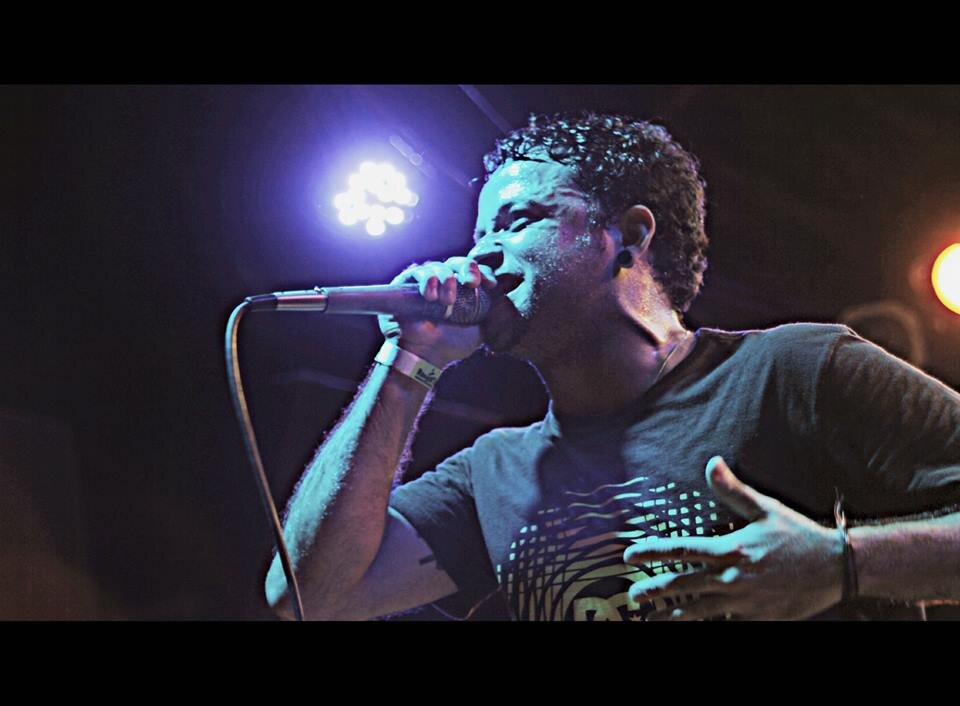 vocalista da @bandaoverlap