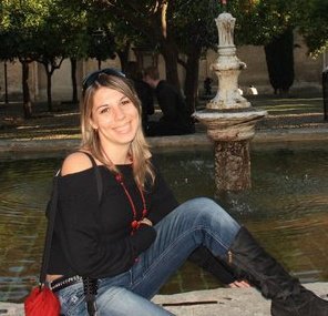 Insegnante di lingue, traduttrice, lettrice, cinefila, polemica