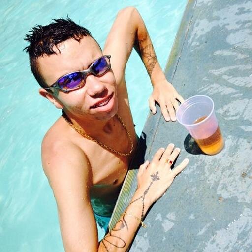 - ' Quem é, não se divulga... ♪ ' ;)
- Iago da Rocha de Moraes, tenho 19 anos, sou do signo peixes e estou solteiro!