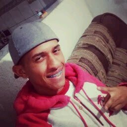 - Ergo as mãos pro céu, porq é de lá que vem meu dom.♫