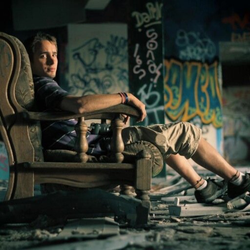 Social photography and documentary, especially in precarious urban areas.

Photographer at IRIS Pictures in Nantes, France.