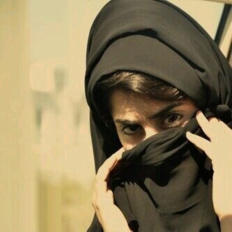 ‏‏‏‏أنا لا أفرض نفسي على أحد ، لذلك أنا ممتلئه ب الغياب و ب الحضور ، أدخل أشخاصا ف حياتي ثم لا يبقى منهم إلا القليل رغم أننا نتفق ..