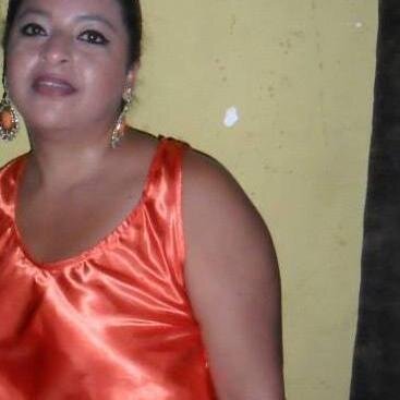 Há quem duvide
Mas amo todo mundo
Alguns eu amo ter por perto
Outros eu amo evitar
Outros eu amo bem longe de mim
E tem aqueles que eu amaria nem t