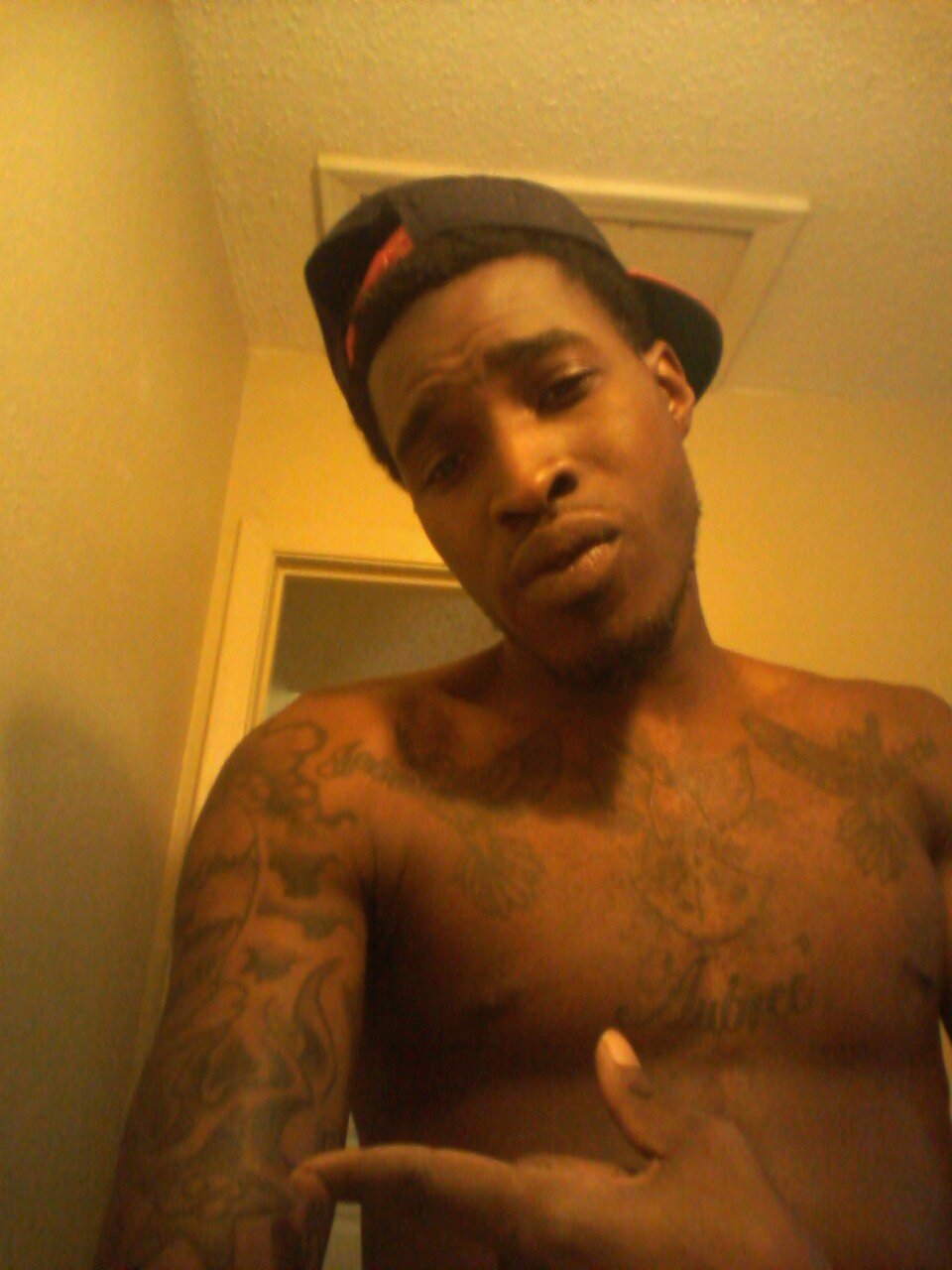 Cut hair, funny af, don't care if you dont, Rap, Love my family but like the money plus 1hunnet fam.