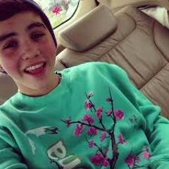 :) Smile cause o2l.  Smile cause your beautiful. Smile cause your loved3 jc once tweeted me :3 ily all :* remember ur beautiful #projectLG