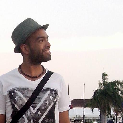 Cuasi traficante de subjetividad, geek en potencia, irónico principiante y proyecto truncado de misántropo. Experto en reflexiones complacientes.