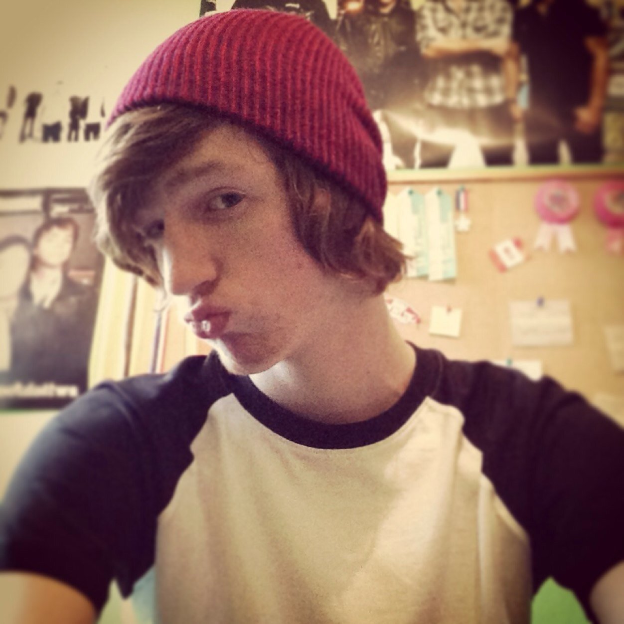Play the drums and guitar ♥ :) •• Instagram: @omejordi_