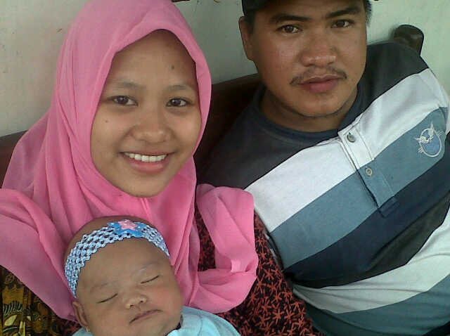 Istrinya Nasrulloh || Mamahnya Dd'Nuri Zhaliha Maulida.                                                    •Mamah ♥dd♥ Papah•