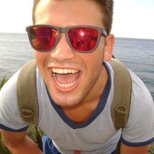 I like people, maybe a little too much... I'm addicted to travel and meeting everyone. Oh! I also laugh 100% of the time.