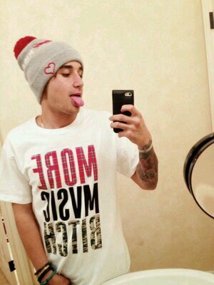 Janosdickz's profile picture. Hi guys :) This is a free follow, follow @WhatsupJanos or i unfoll. Thx