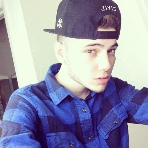 This is a french source who talks about @BrandonPulido an amazingly