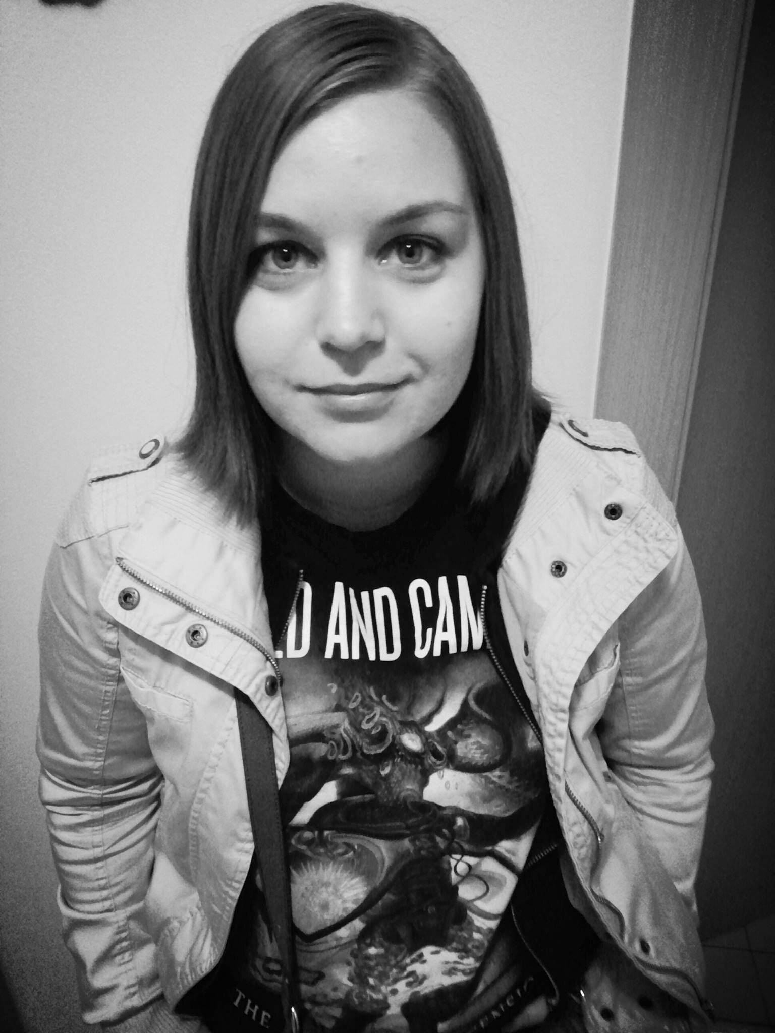 Dreamer. Lover of great music and kind people. Secretly in love with food.
