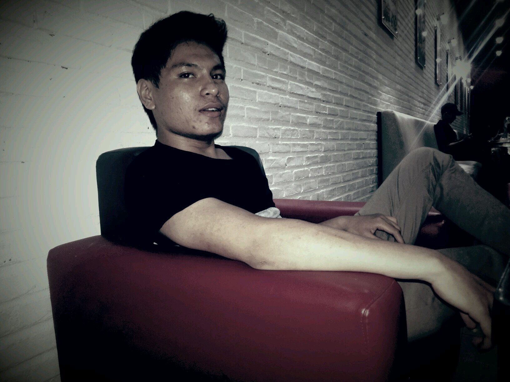Alone doesn't make me fall ,.