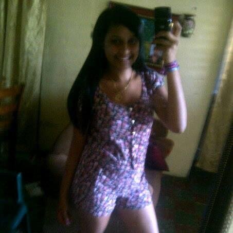 SOY DIVERTIDA UN POCO LOCA AMO HABLAR POR TELEFONO Y SUPER CELOSA CON LO MIO SÍGUEME SI QUIERES :$