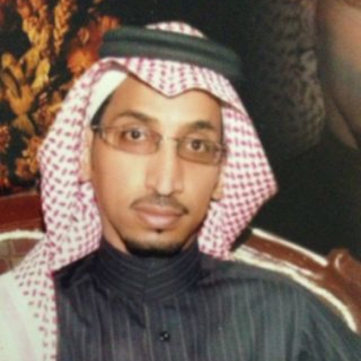 سوف يأتي يوم لا أكون معكم، وسوف تدخلون لتقرأوا ما كتبت ، فإن وجدتم ما يؤجرني أنشروه ، وإن وجدتم ما يؤثمني أتركوه .. http://t.co/GKIux8wiKV