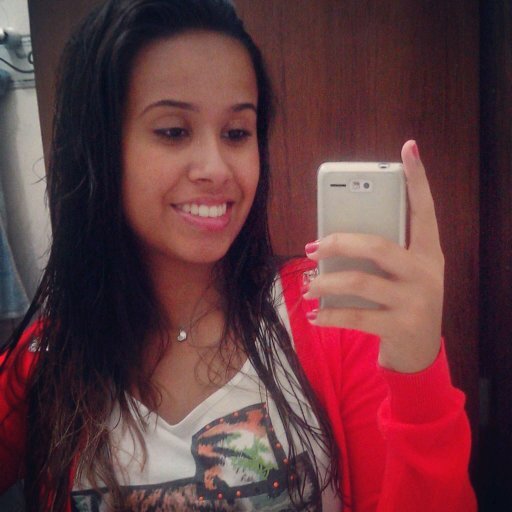 canceriana,16 anos, são-paulina, tímida e muito chata. beijos!