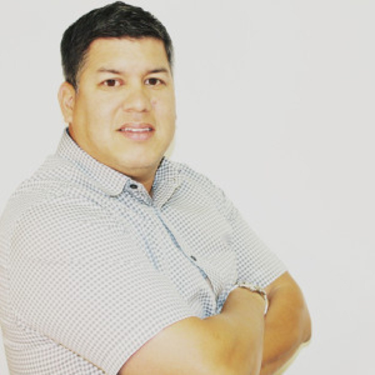 Husband of 1 - Father of 4 - Speaker - Desires to network - born Honolulu, Hawaii