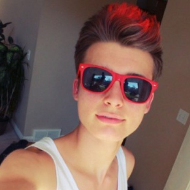I love @weeklychris he is amazing :)