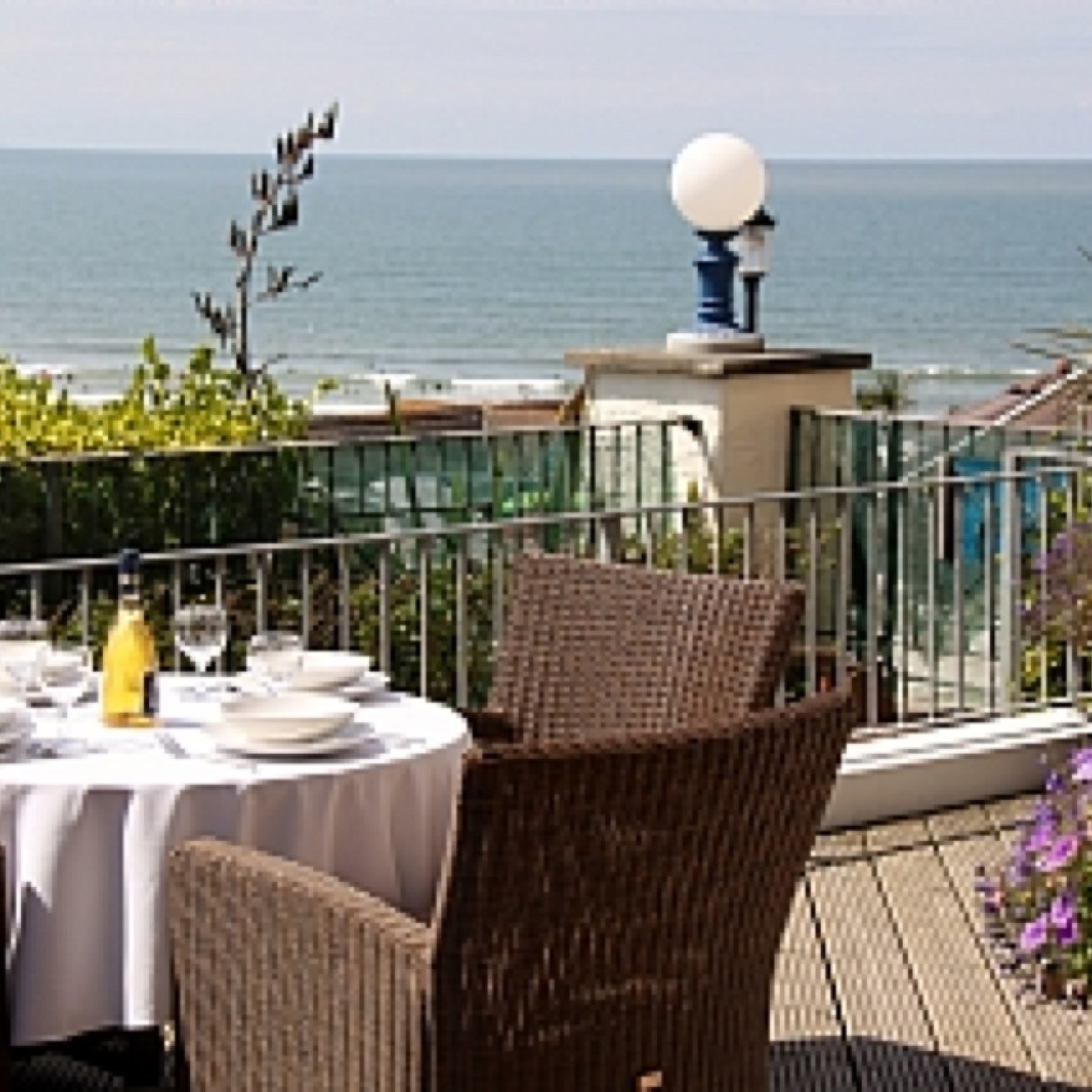 Beautiful beachside apartment to rent situated on The Esplanade, Woolacombe. #woolacombe #beachproperty http://t.co/mOEQ51FoBU