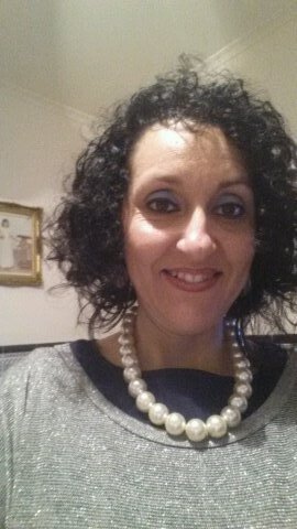 Profesora, esposa y madre de tres hijos maravillosos.