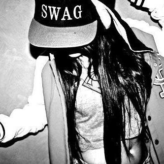 Kahina03100's profile picture. Océane 13 ans , en 4 ème, peut etre amoureuse , gentille , trèsss gourmande :D et fait chier tous le monde ^^'