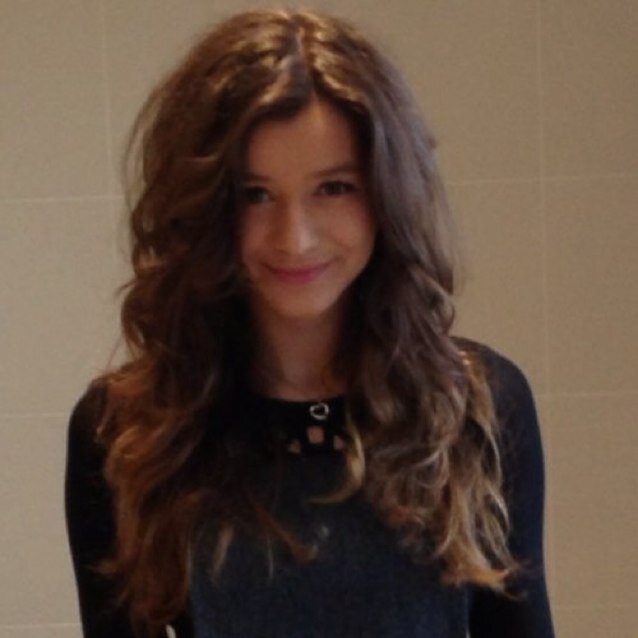 Hello i'm eleanor calder and that's my private account ! follow me.