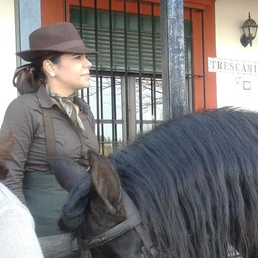 Rociera,amante de la naturaleza y el deporte,
aficionada a la fotografía y a viajar,carnavalera