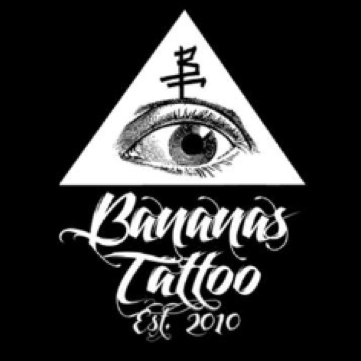 Bananas Tattoo is custom tattoo shop, we focus on realistic, japanese, traditional & neo-traditional styles. Instagram: DanBananasTattoo & OlgaBanas