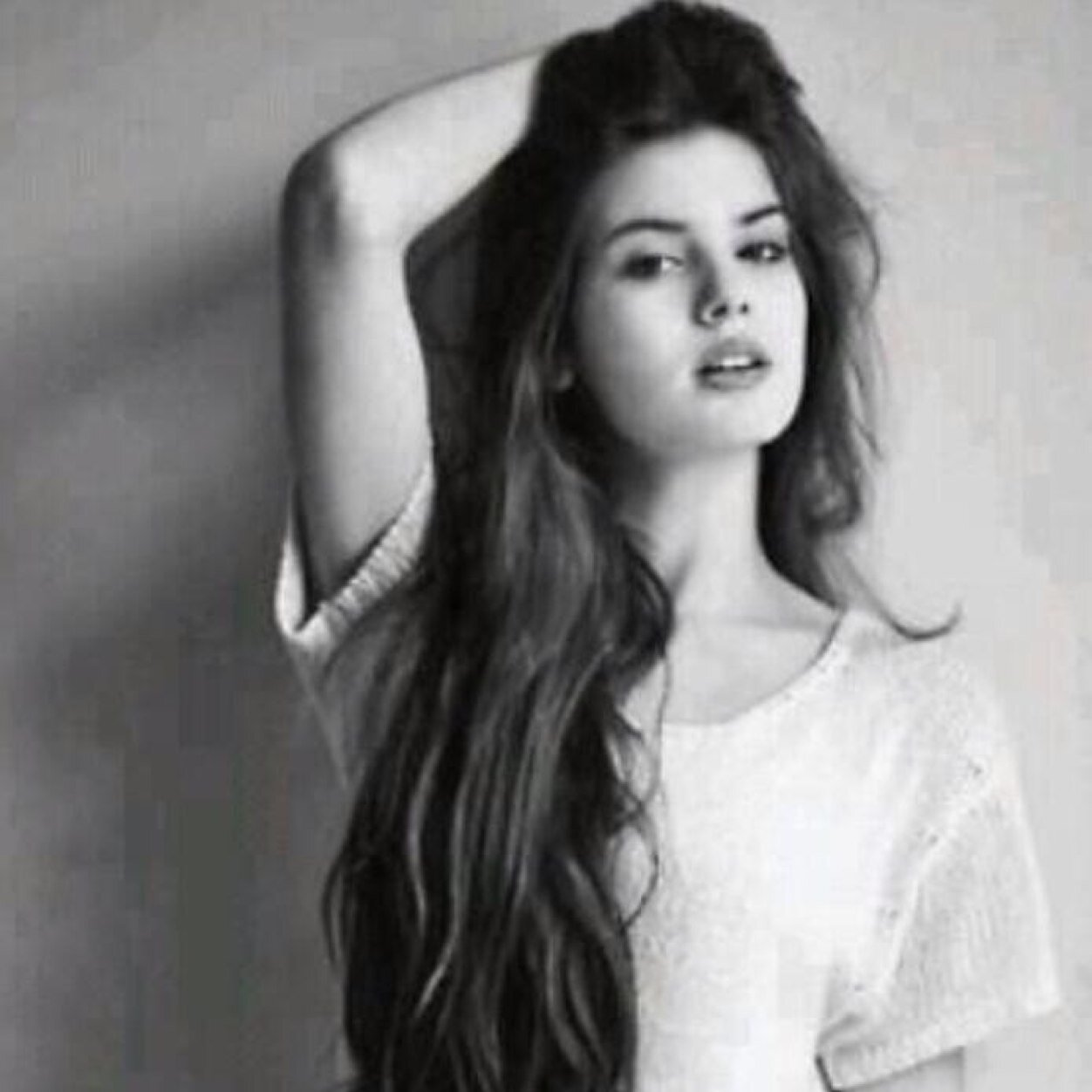 Hnoon511's profile picture. فتاة بسيطه عاشقھهَ للرواياتَ˛آحب آلرسمم وَ آعشق آللون آﻷسود ليس ﻷني حزينہ بل ﻷنهُ يزيد آﻷنثى ملآئكيهه