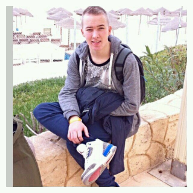 16jaar|effent|klas3|one big family|
alles wat ik drive is hybride|insta&snap:mathiasvmierlo