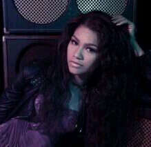 Zendaya∞