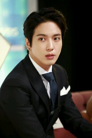 K-drama manyağı . Bulduğu her fırsatta CNBLUE dinler . Tek hayali Kore'ye gitmek .     ~ EXO PLANET ~
