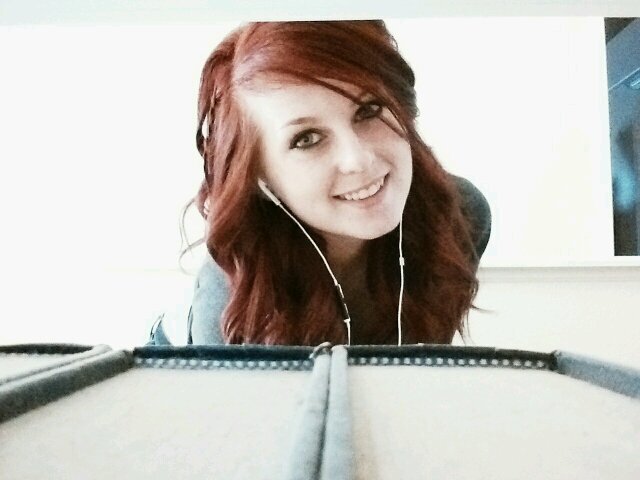 flowerchild. concrete surfer. girlfriend. radiator of positive vibes.
