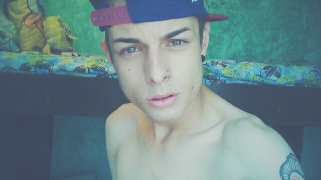 Welcome to bergozine's world ! Instagram: bergozine_ , kik: bergozine , snapchat: gbergozine , Little Monster ♥