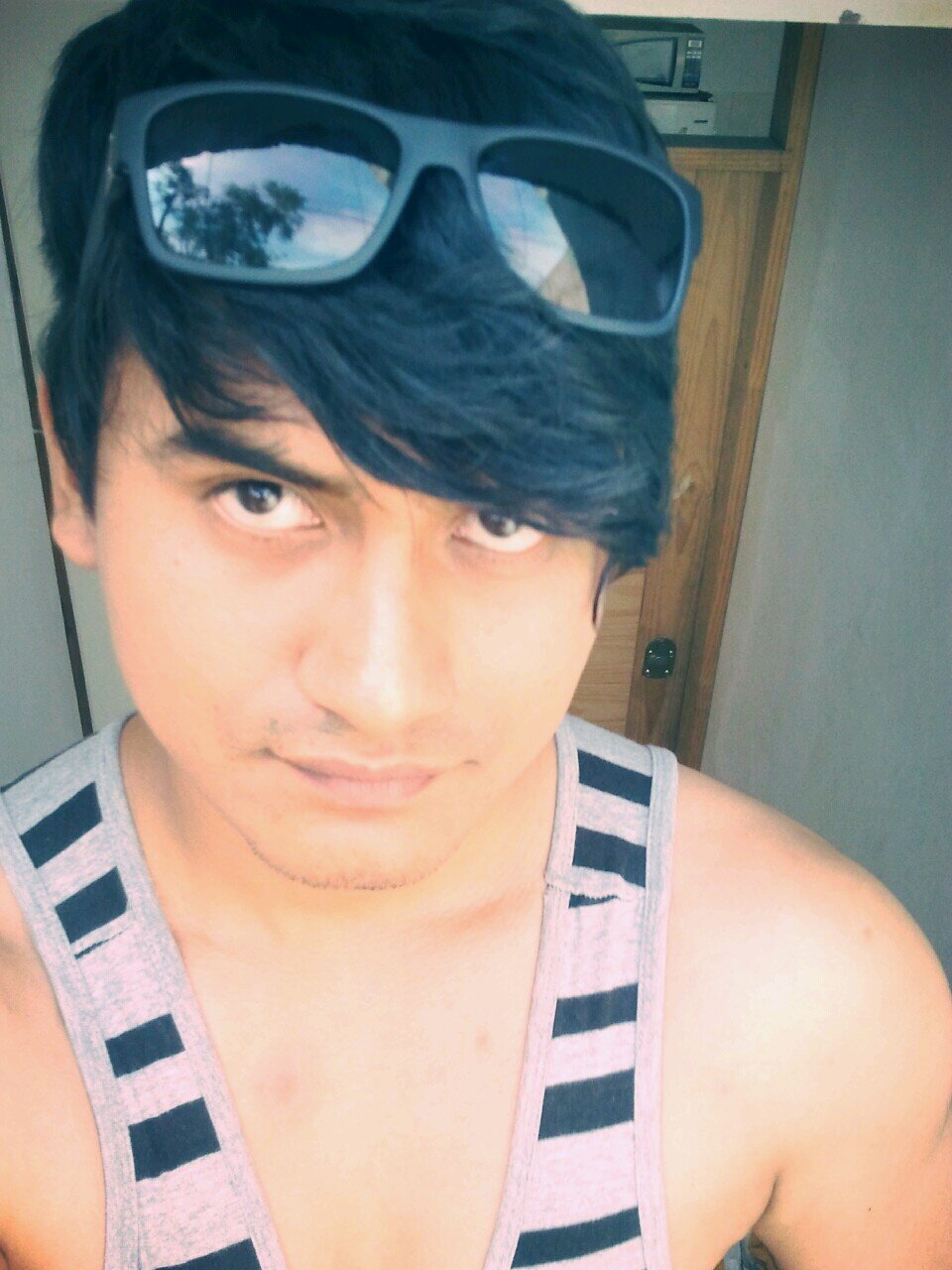 estudiante,bajista y coros :D