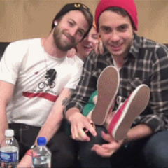 pmoredoesstuff's profile picture. paramore doing things