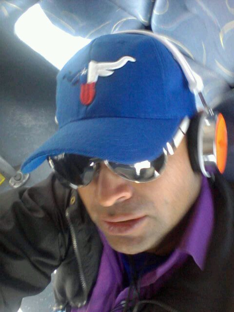 hincha fanático de lá uu el equipo de mis amores amo a mis hijos me gusta tener altos amigos y aser de buenas amistades pura amistad y amo mucho a mi familia