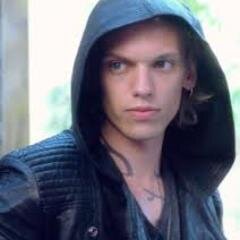 I'm in love with @PrettyRedFray. I love my twin sis @Aliciacarlypieh. I love spaghetti and mangos. Last but not least. I'm extremely handsome. Role Play #TMI