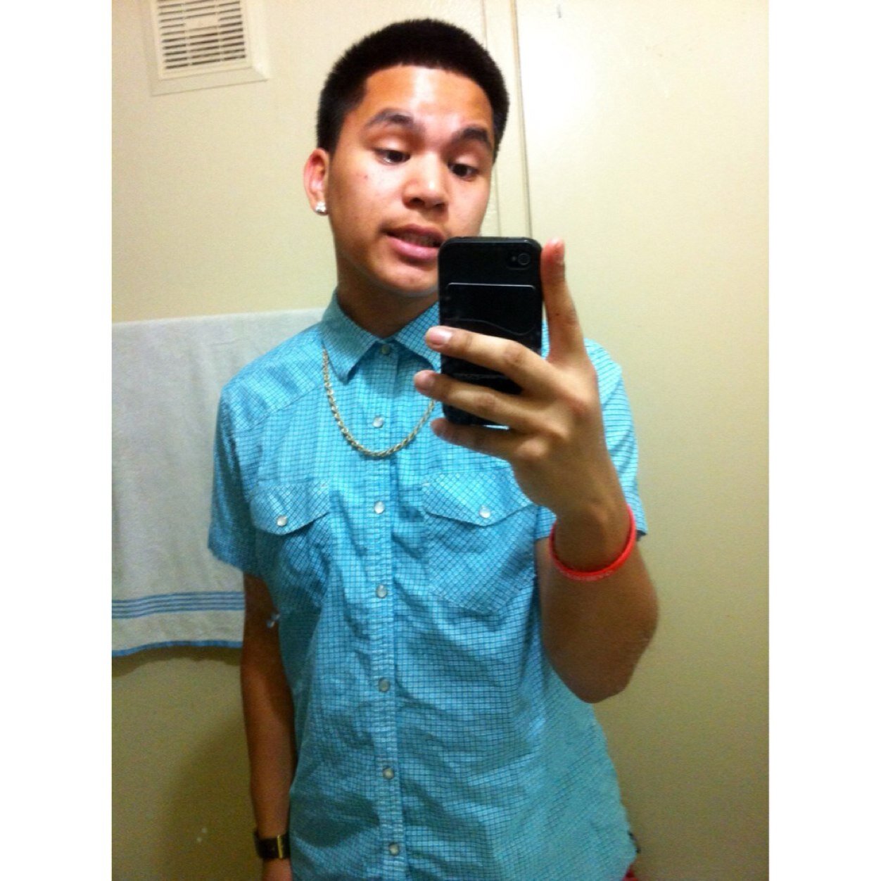 18. I work at Foot Locker. Dallas Mavericks, Dallas Cowboys and the Texas Rangers are my teams. #MFFL