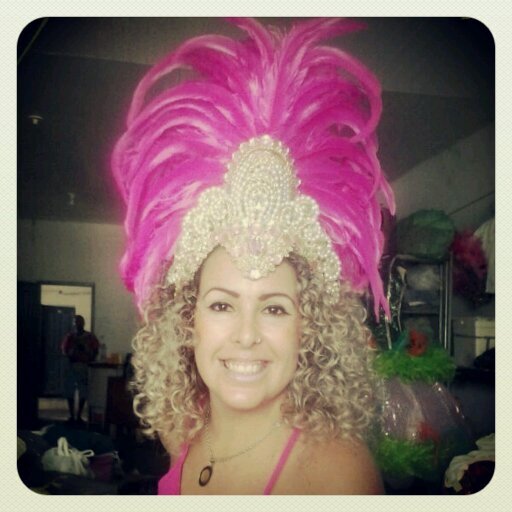 Sou Líli@n K@rll@ a Ly d@nce 
♕
Profissional em ginástica e dança,produtora,bailarina e esposa do cantor Ery Carlos.esporadicamente danço Mastruz c Leite.