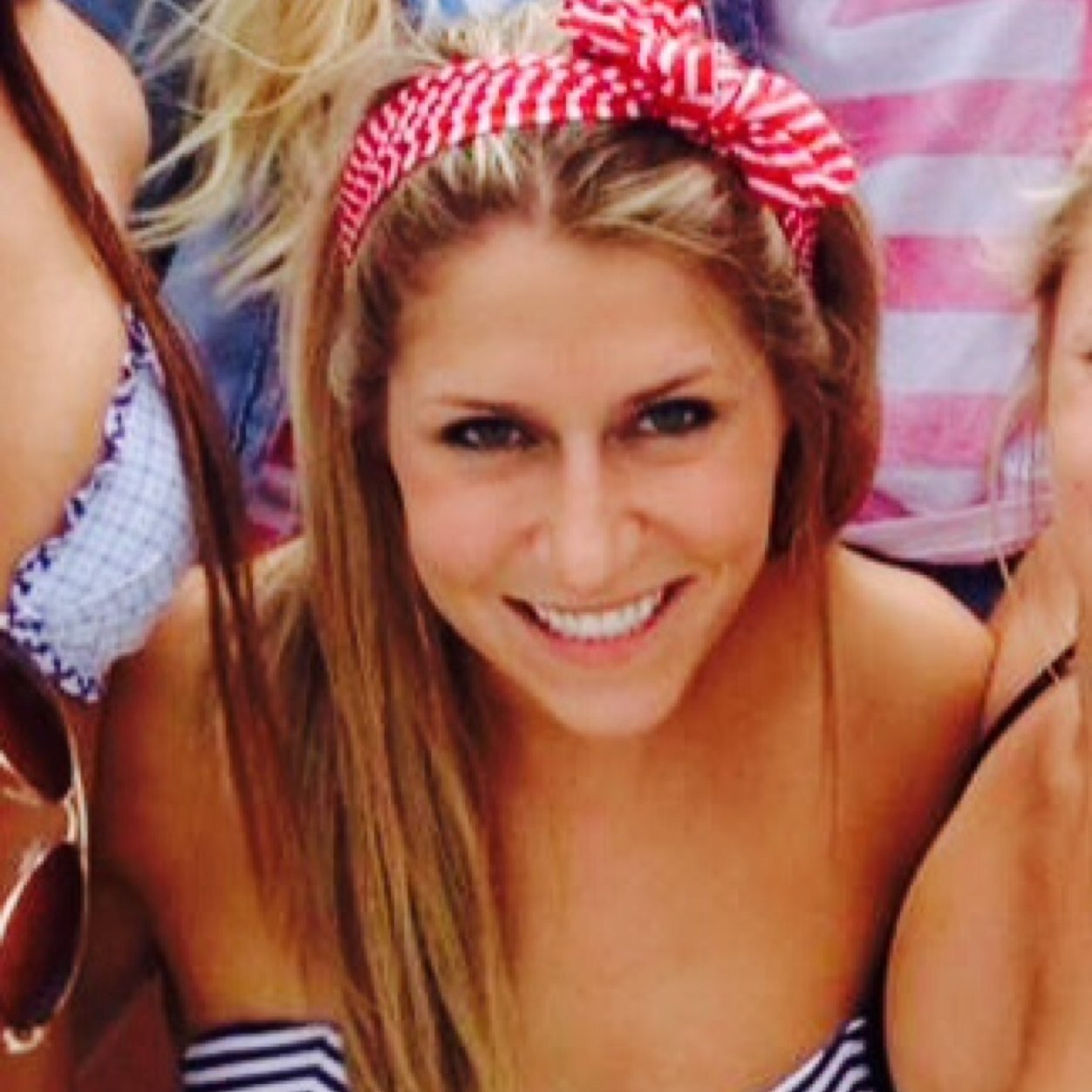 Lizzie_Lenz's profile picture. Lizzie is my name, dramatic is my game.