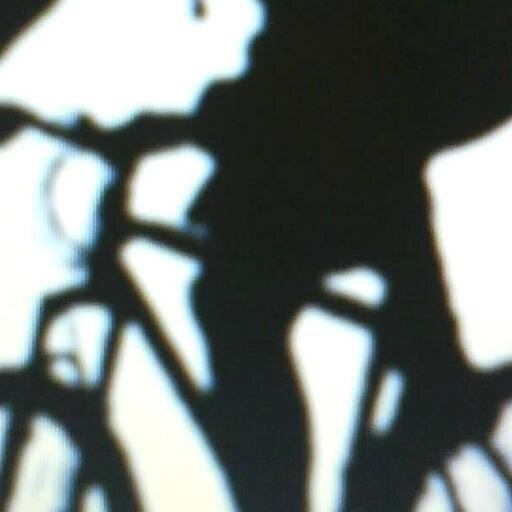 Ciclista Urbano, Religião Bicicleta, Especialidade em furar pneu, Técnico em torcer aro, Engenheiro do aperta e solta, Mestrado em freio de pé.
Se equilibrando.