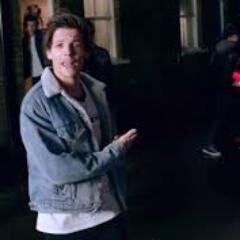 Hi I'm Dani| Im 27 yrs old| im part squid| yes I am pregnant| @eleanorjcalder has been suspending my accounts so i had 2 make new ones| I luv 1D| #Vote1D #KCA |